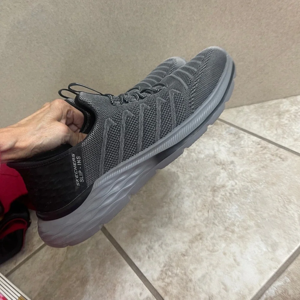 Skechers Slip-ins Hands Free Mens 10 Black Grey Knit Walking Sneakers new DEFECT
